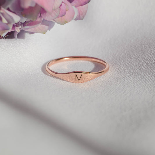 Anillo Signet Inicial