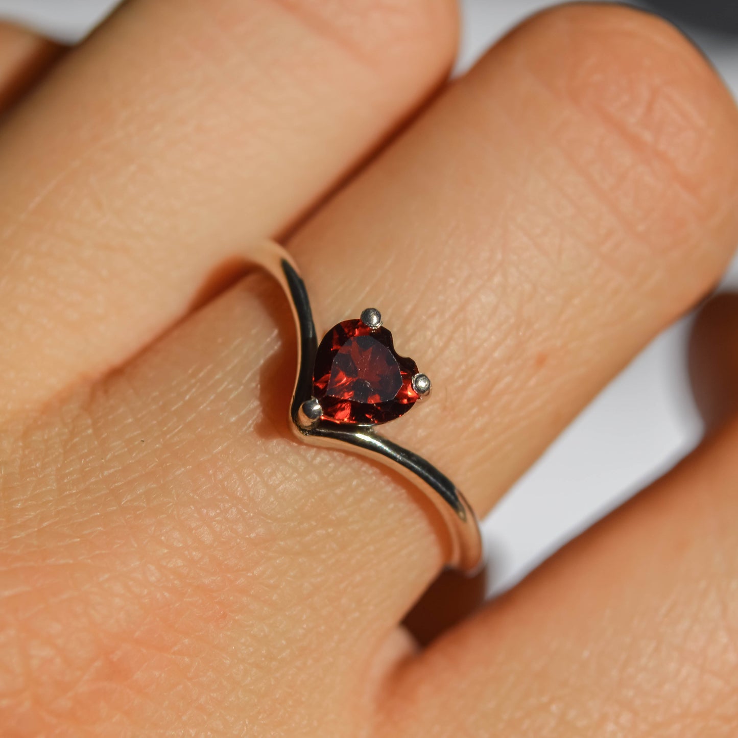 Anillo Aurora Inlove con Granate